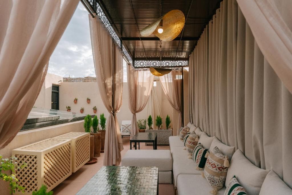 Riad Doroob à Marrakech : chambres, patio, bassin, hammam et toit-terrasse