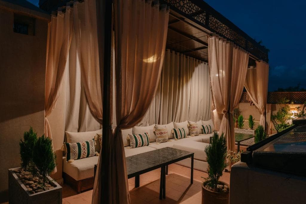Riad Doroob à Marrakech : chambres, patio, bassin, hammam et toit-terrasse