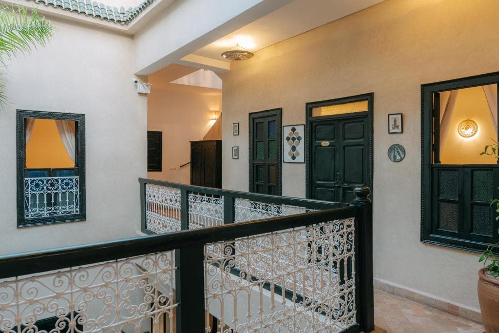 Riad Doroob à Marrakech : chambres, patio, bassin, hammam et toit-terrasse